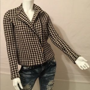 Woman’s zipper  sweater